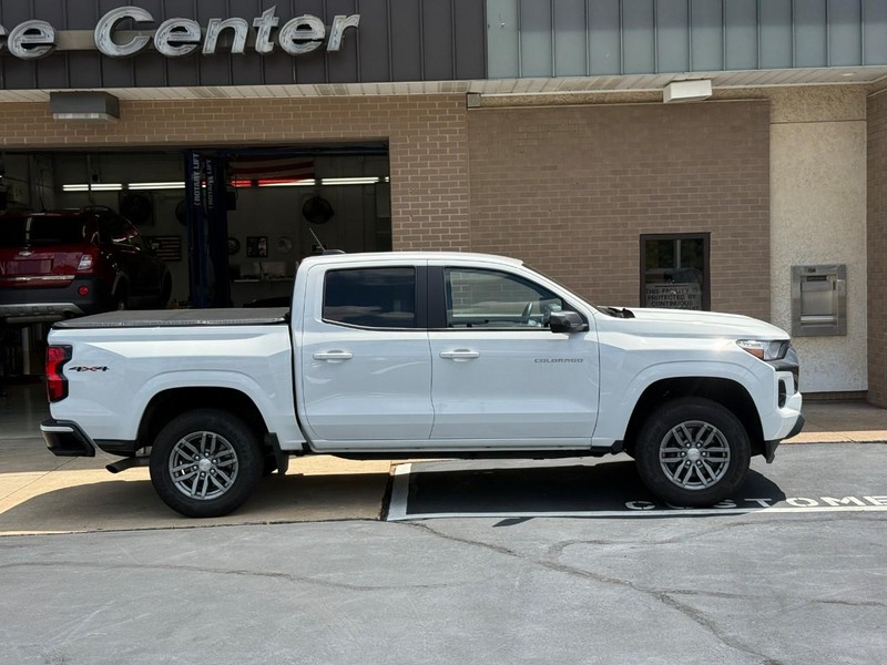 Chevrolet Colorado Vehicle Full-screen Gallery Image 02