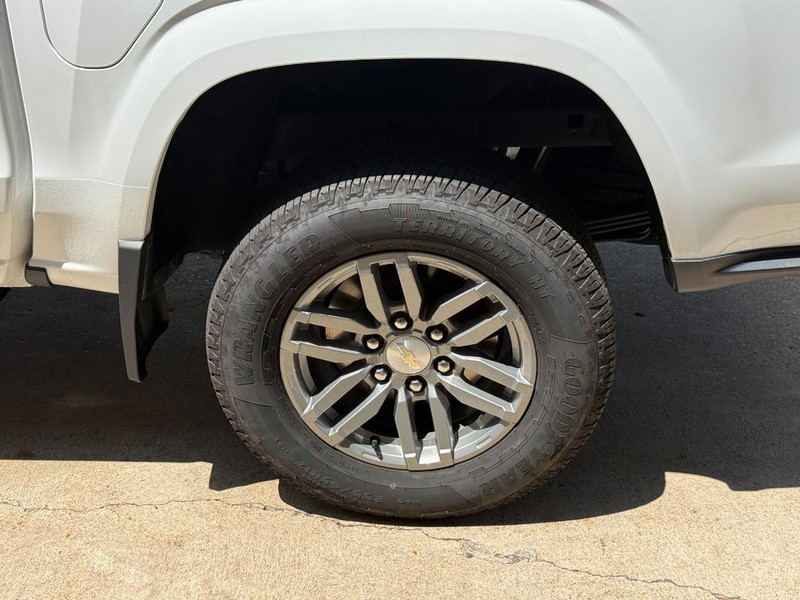 Chevrolet Colorado Vehicle Full-screen Gallery Image 05