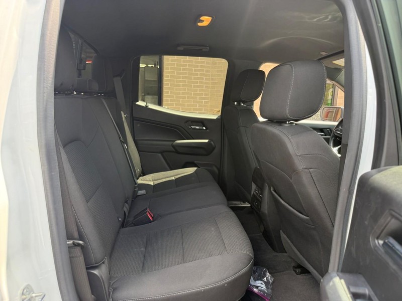 Chevrolet Colorado Vehicle Full-screen Gallery Image 10