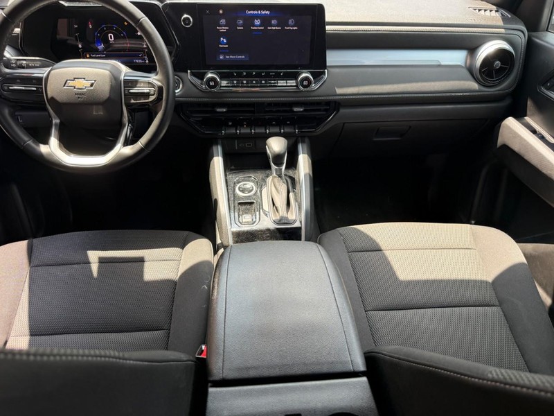 Chevrolet Colorado Vehicle Full-screen Gallery Image 11