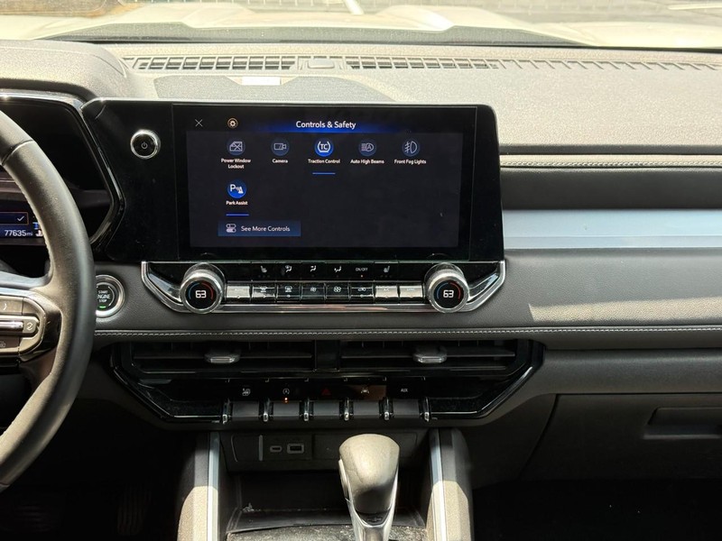 Chevrolet Colorado Vehicle Full-screen Gallery Image 13