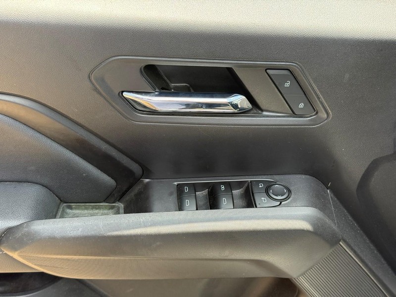 Chevrolet Colorado Vehicle Full-screen Gallery Image 15