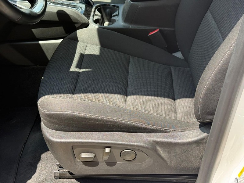 Chevrolet Colorado Vehicle Full-screen Gallery Image 16