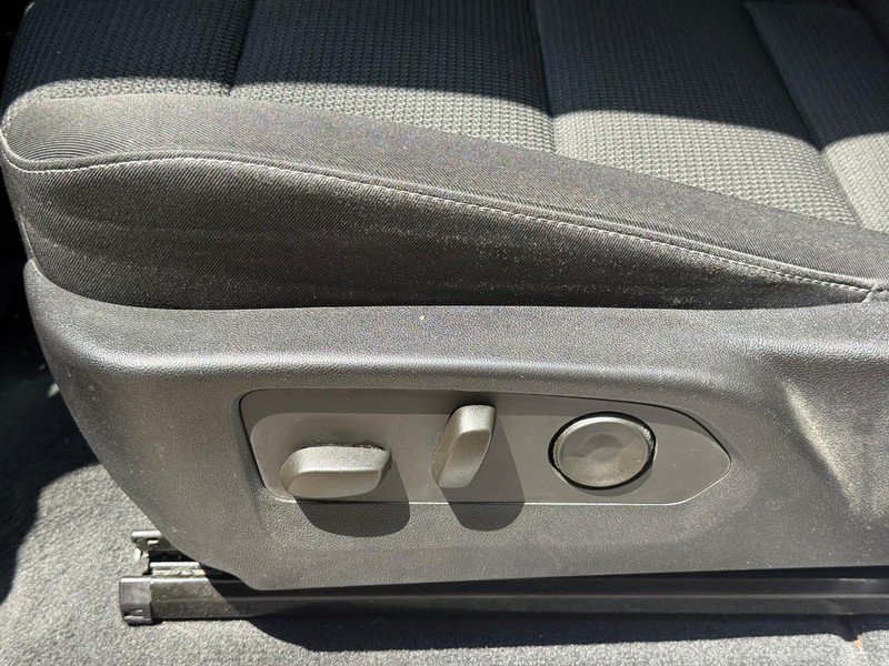 Chevrolet Colorado Vehicle Full-screen Gallery Image 17