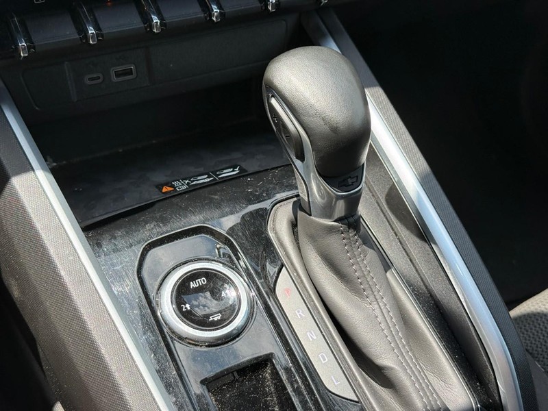 Chevrolet Colorado Vehicle Full-screen Gallery Image 21