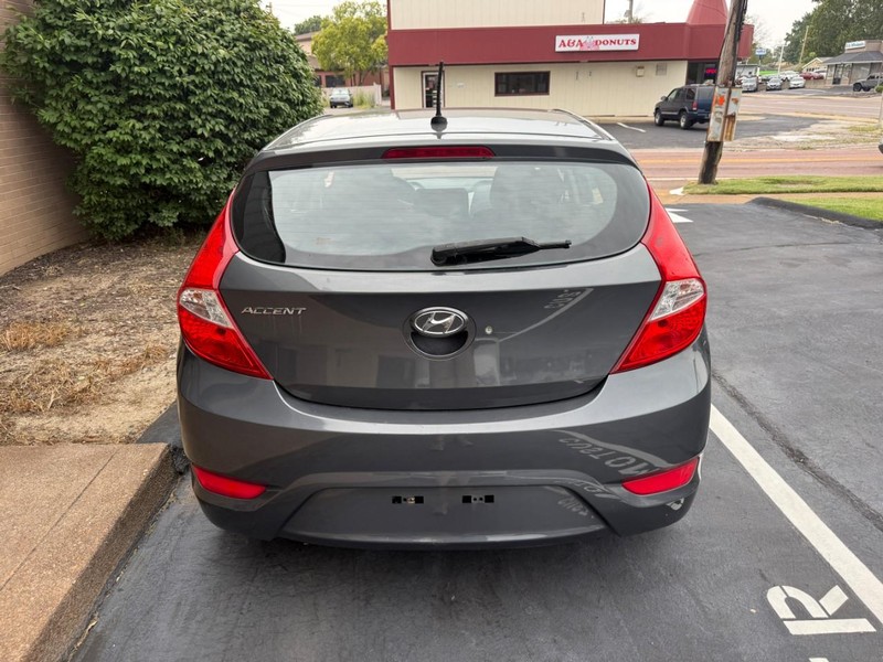 Hyundai Accent 5-Door Vehicle Full-screen Gallery Image 07