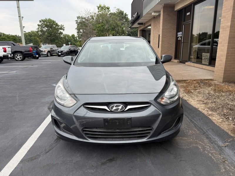Hyundai Accent 5-Door Vehicle Full-screen Gallery Image 08