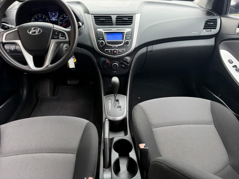 Hyundai Accent 5-Door Vehicle Full-screen Gallery Image 10
