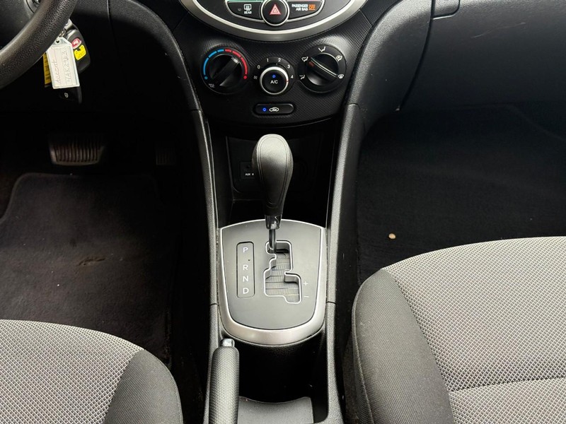 Hyundai Accent 5-Door Vehicle Full-screen Gallery Image 14