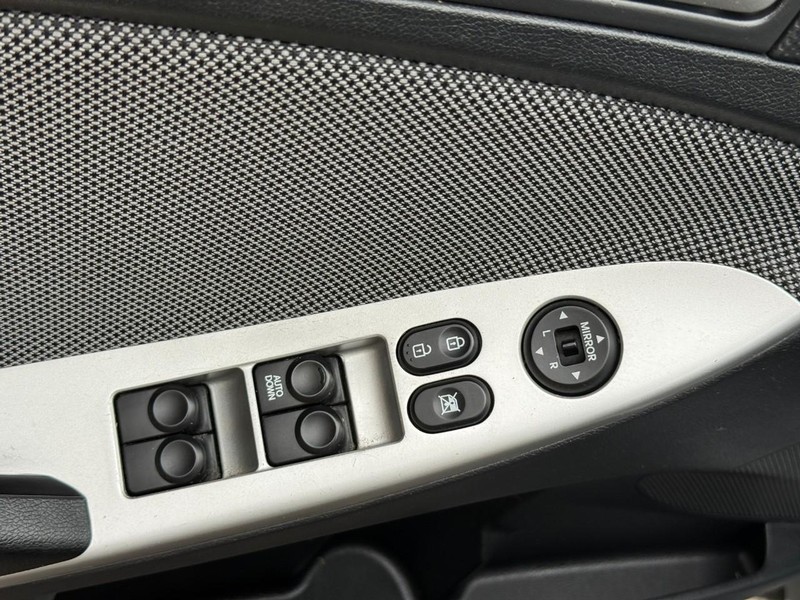 Hyundai Accent 5-Door Vehicle Full-screen Gallery Image 16