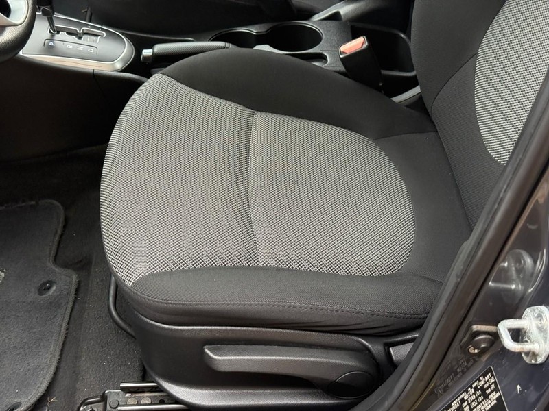 Hyundai Accent 5-Door Vehicle Full-screen Gallery Image 17
