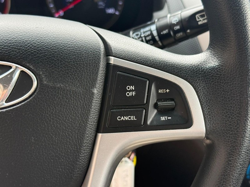Hyundai Accent 5-Door Vehicle Full-screen Gallery Image 18