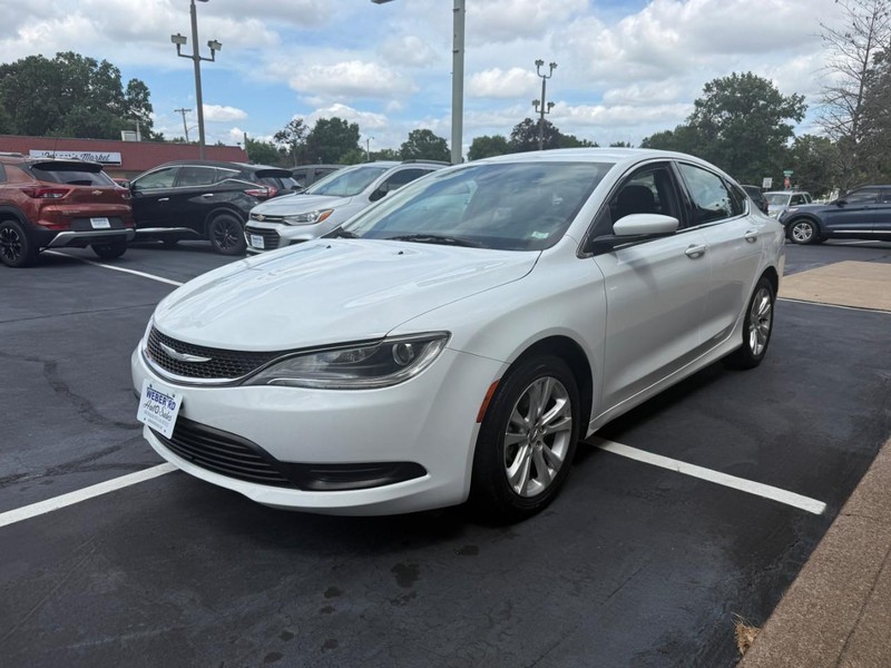 Chrysler 200 Vehicle Full-screen Gallery Image 08
