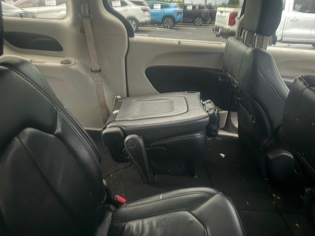 Chrysler Pacifica Vehicle Full-screen Gallery Image 6