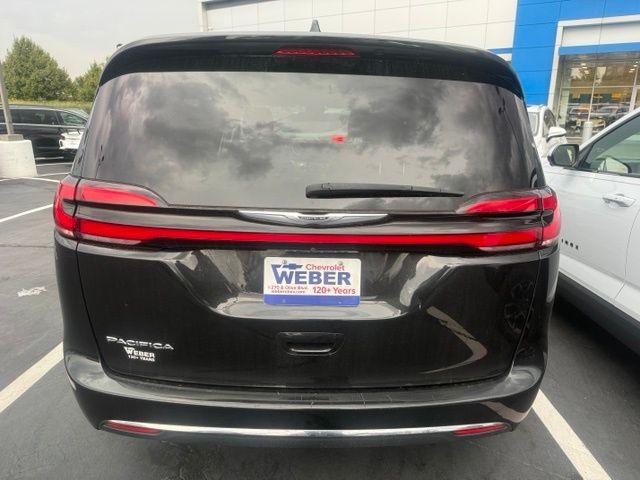 Chrysler Pacifica Vehicle Full-screen Gallery Image 8