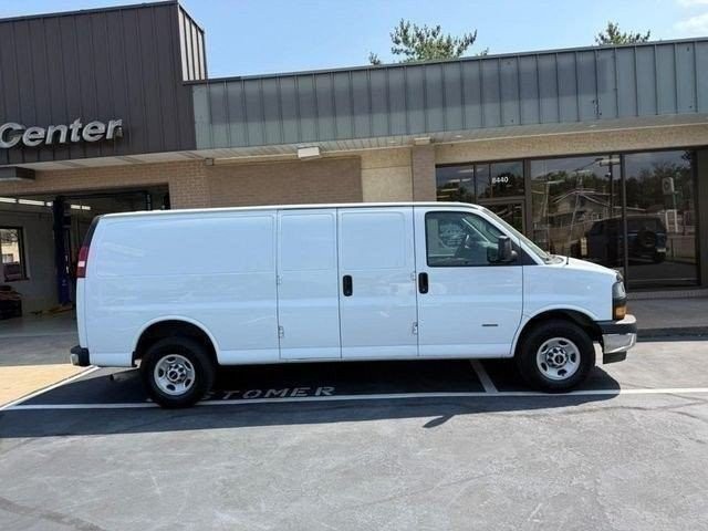 GMC Savana Cargo Van Vehicle Full-screen Gallery Image 2