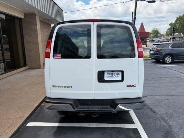GMC Savana Cargo Van Vehicle Full-screen Gallery Image 7