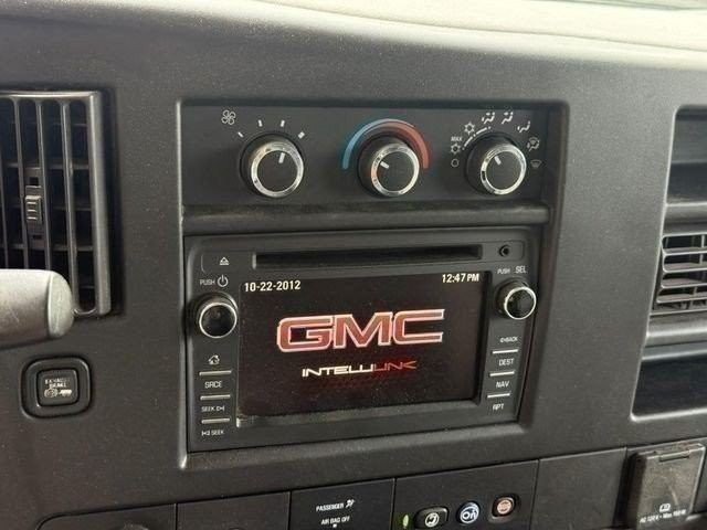 GMC Savana Cargo Van Vehicle Full-screen Gallery Image 18