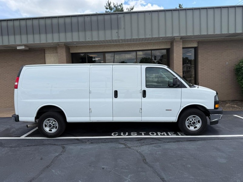GMC Savana Cargo Van Vehicle Full-screen Gallery Image 2