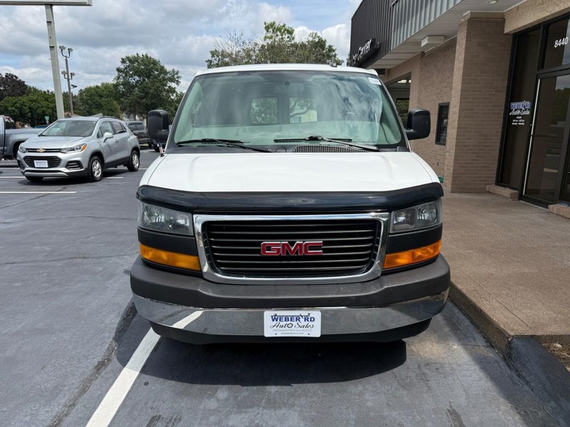 GMC Savana Cargo Van Vehicle Full-screen Gallery Image 9