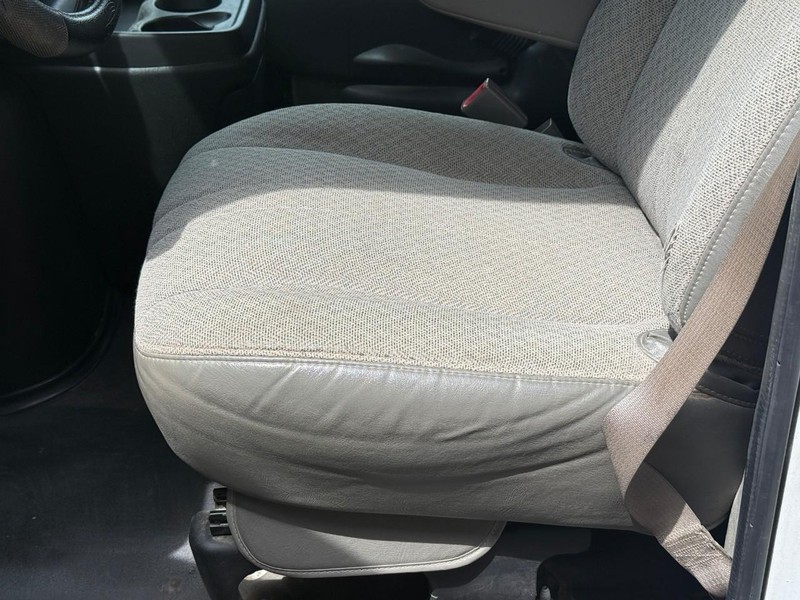 GMC Savana Cargo Van Vehicle Full-screen Gallery Image 14