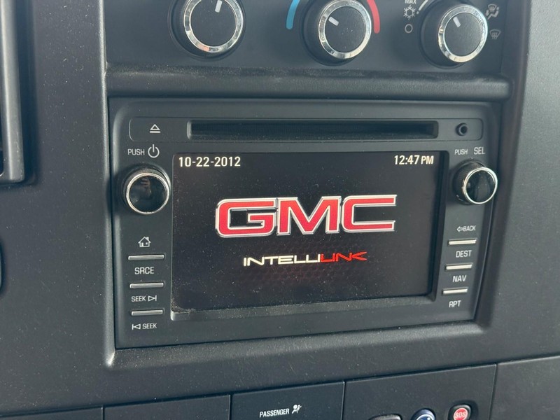 GMC Savana Cargo Van Vehicle Full-screen Gallery Image 19