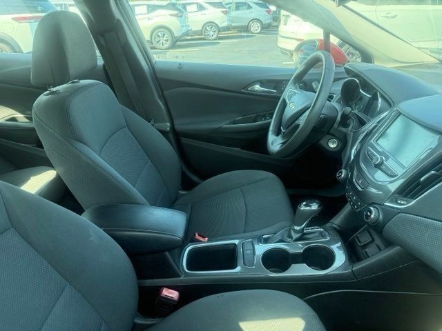 Chevrolet Cruze Vehicle Full-screen Gallery Image 03
