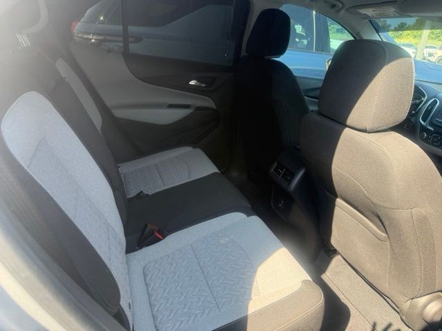 Chevrolet Equinox Vehicle Full-screen Gallery Image 9