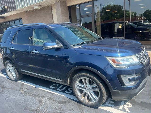 Ford Explorer Vehicle Full-screen Gallery Image 3