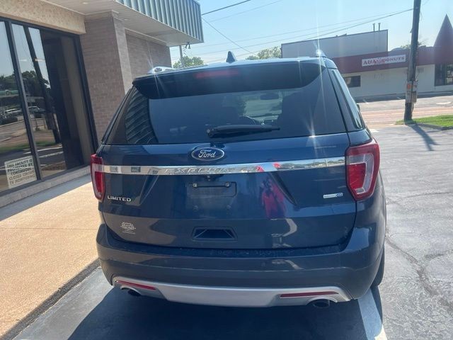 Ford Explorer Vehicle Full-screen Gallery Image 4