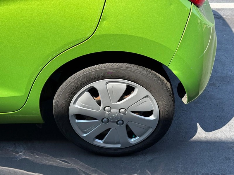 Chevrolet Spark Vehicle Full-screen Gallery Image 5