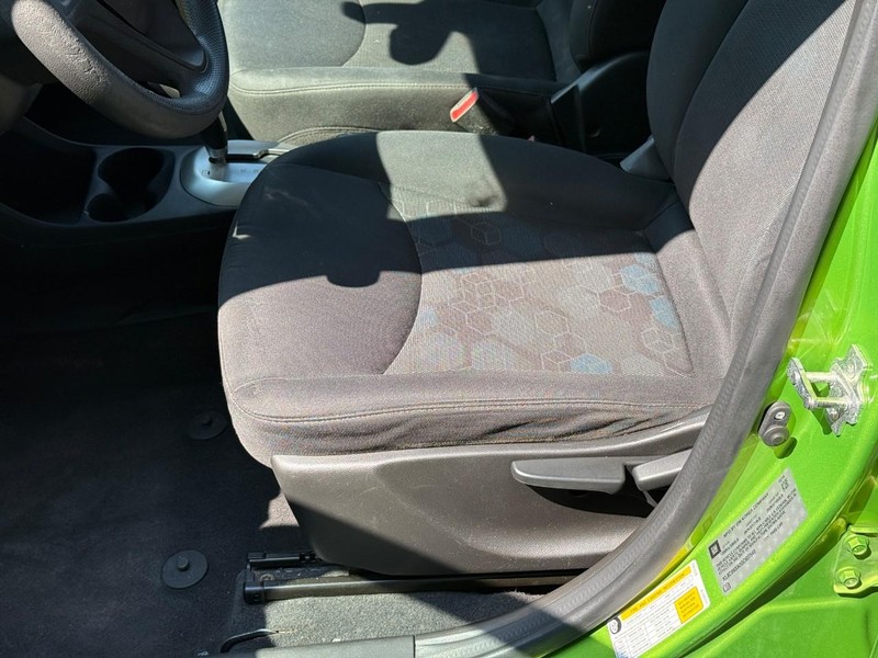 Chevrolet Spark Vehicle Full-screen Gallery Image 10