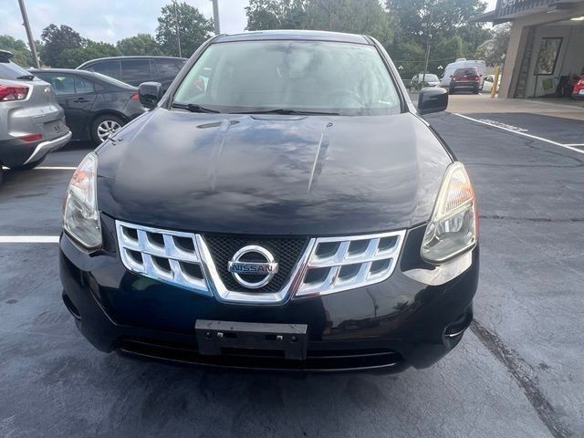 Nissan Rogue Vehicle Full-screen Gallery Image 02