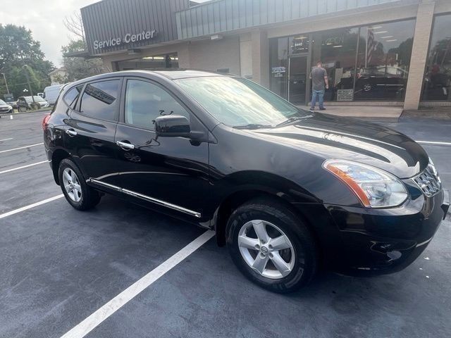 Nissan Rogue Vehicle Full-screen Gallery Image 03
