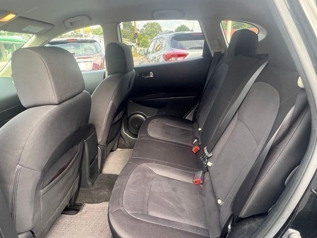 Nissan Rogue Vehicle Full-screen Gallery Image 08
