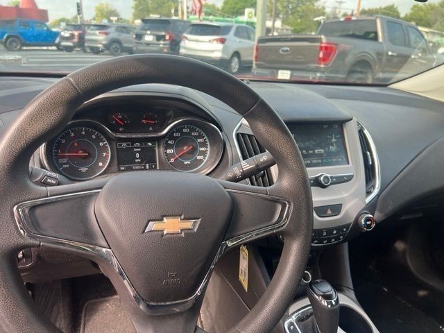 Chevrolet Cruze Vehicle Full-screen Gallery Image 06