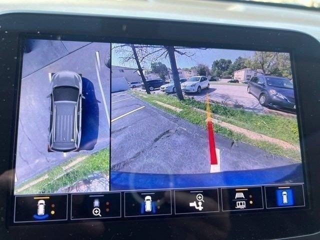 Chevrolet Equinox Vehicle Full-screen Gallery Image 13