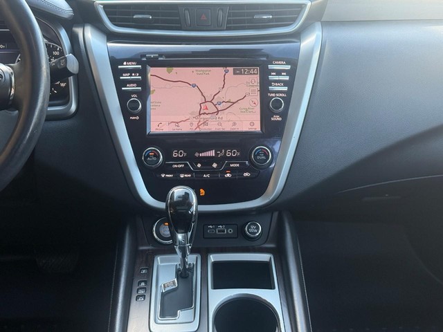 Nissan Murano Vehicle Full-screen Gallery Image 15