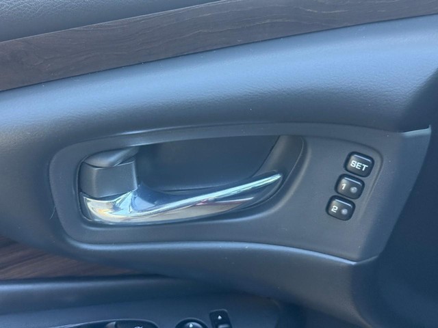 Nissan Murano Vehicle Full-screen Gallery Image 18