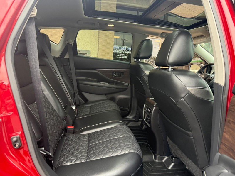 Nissan Murano Vehicle Full-screen Gallery Image 11