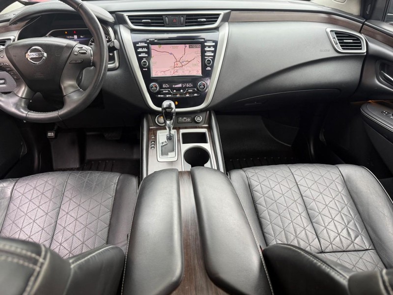 Nissan Murano Vehicle Full-screen Gallery Image 12