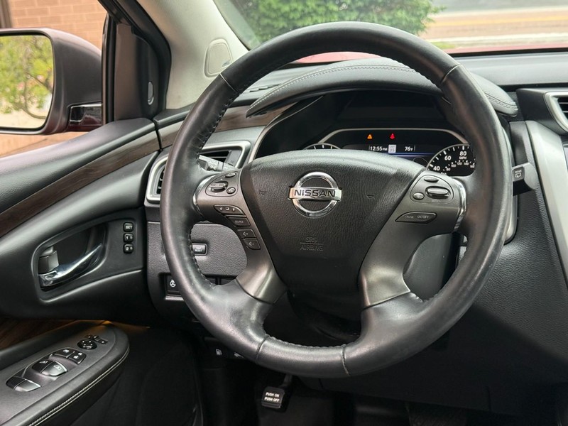 Nissan Murano Vehicle Full-screen Gallery Image 13