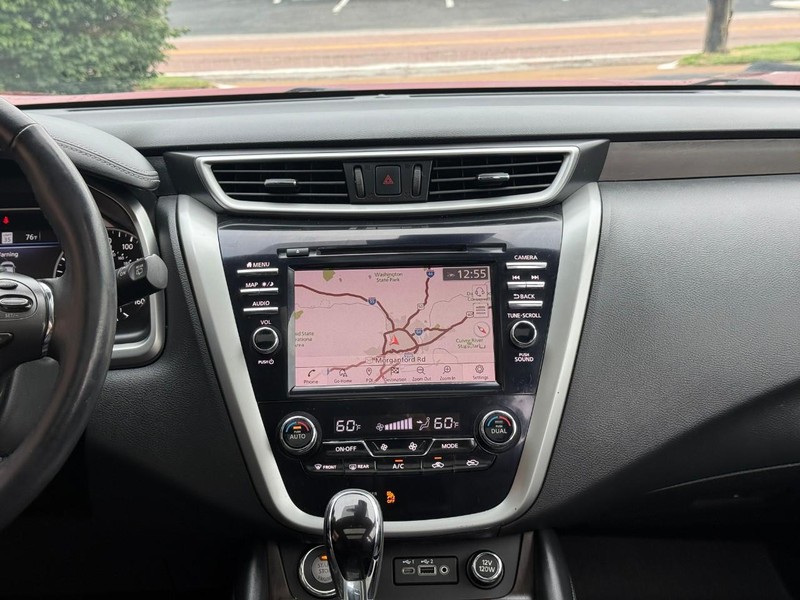Nissan Murano Vehicle Full-screen Gallery Image 14