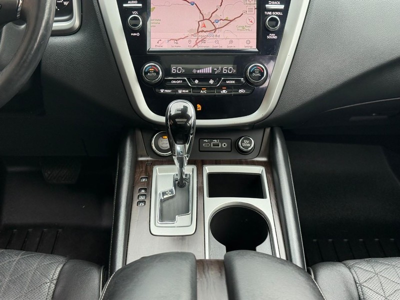 Nissan Murano Vehicle Full-screen Gallery Image 16