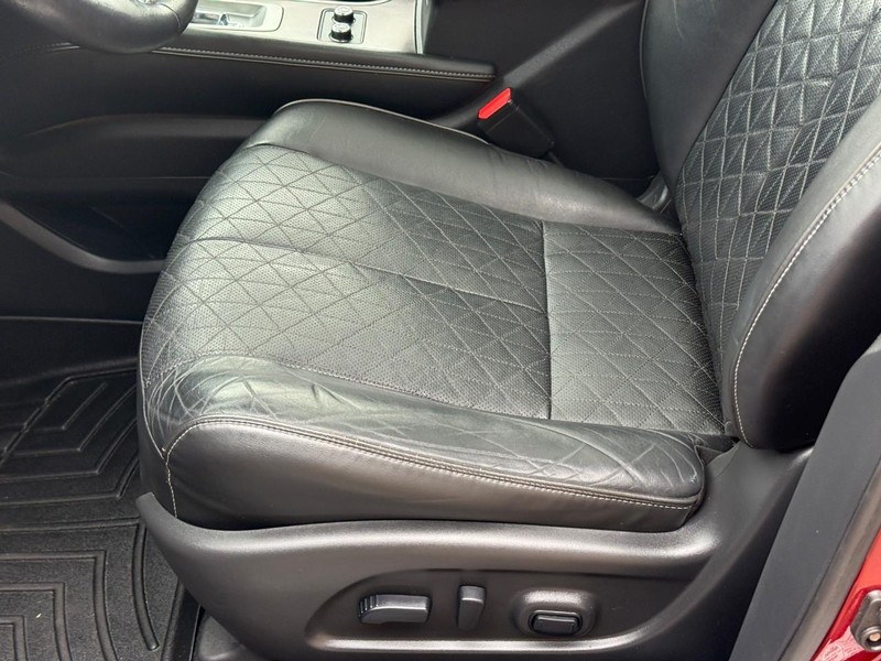 Nissan Murano Vehicle Full-screen Gallery Image 19