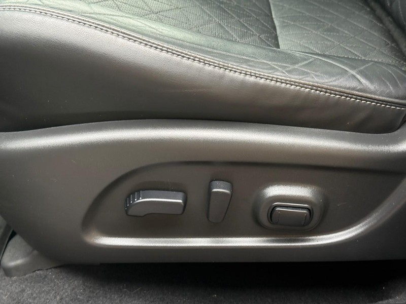 Nissan Murano Vehicle Full-screen Gallery Image 20