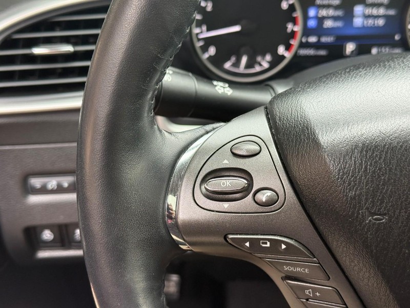 Nissan Murano Vehicle Full-screen Gallery Image 21