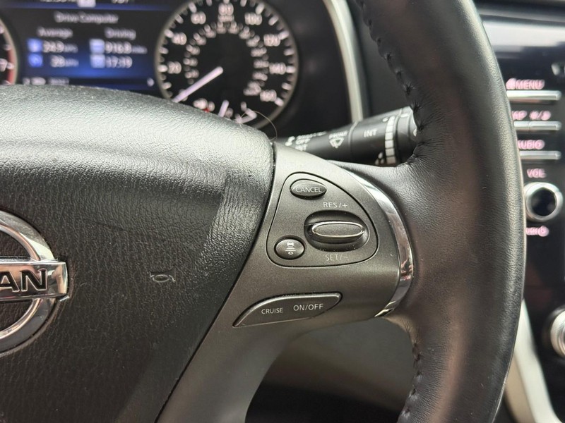 Nissan Murano Vehicle Full-screen Gallery Image 22