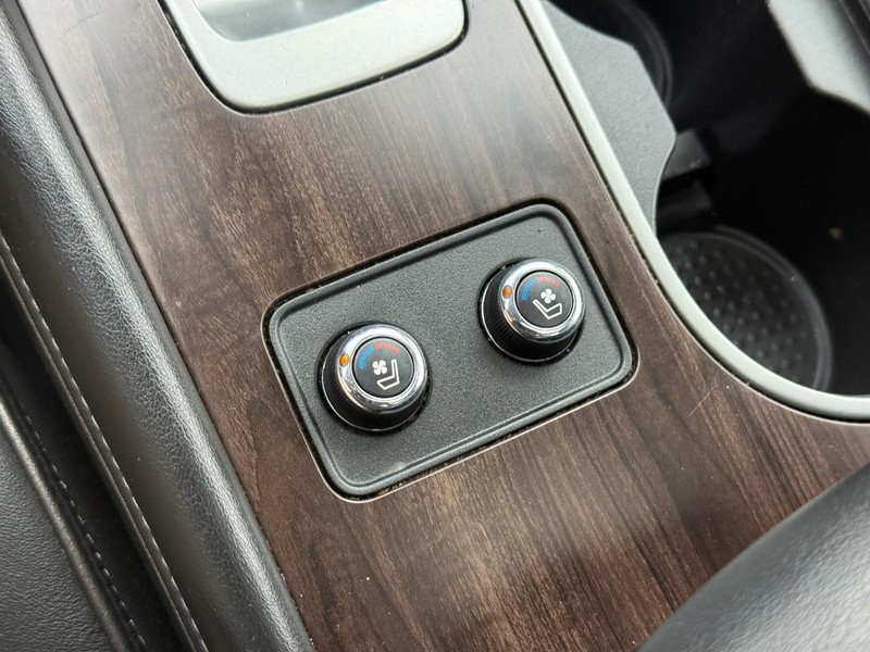 Nissan Murano Vehicle Full-screen Gallery Image 23