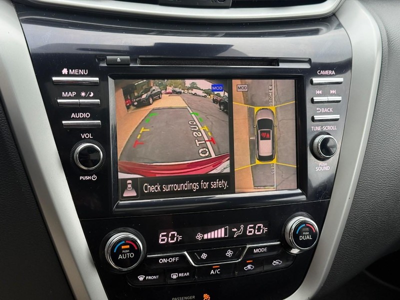 Nissan Murano Vehicle Full-screen Gallery Image 26